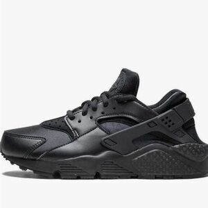 Nike Air Huarache
Triple Black (Women's)